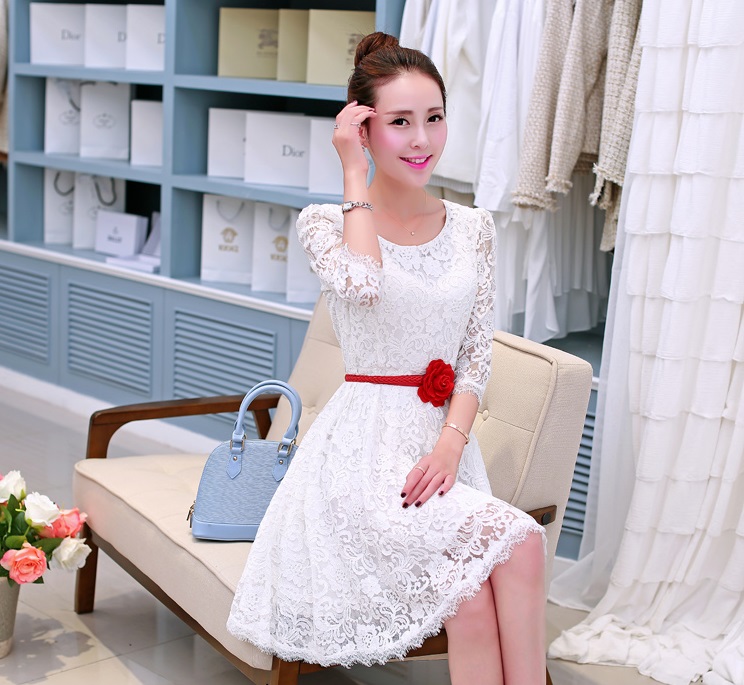 **หมดค่ะ**เดรสลูกไม้ใส่ไปงานแต่งสีขาวแขนยาว หรูหรา เข็มขัดสีแดงรูปดอกกุหลาบ ซีทรูช่วงแขน ติดซิปด้านข้าง มีซับใน สวยคุณภาพดีเหมือนแบบค่ะ