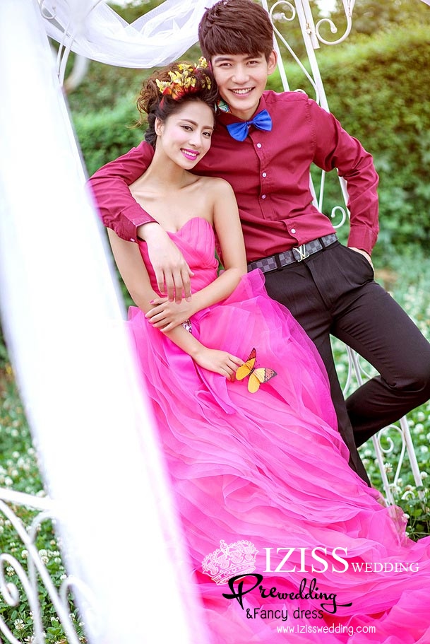 PW315 **พร้อมส่งเฉพาะชุดผู้หญิง** ชุดคู่ถ่ายพรีเวดดิ้ง (prewedding dress) & ชุดแต่งงานแฟนซี (Fancy wedding dress)ชายหญิง "ธีมสีชมพู-แดงน้ำเงิน"