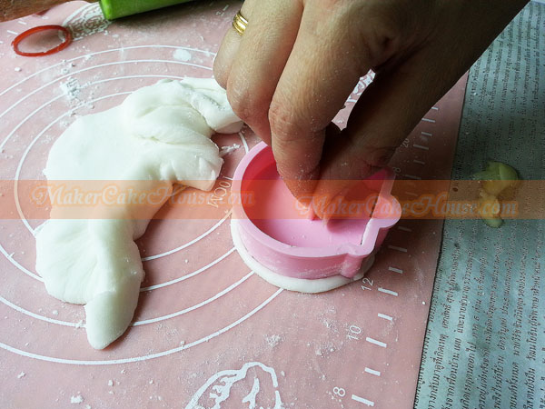 วิธีใช้พิมพ์กดลายบนฟองดองแบบไม่ผสมมาร์ชเมลโล ขั้นตอนที่ 2