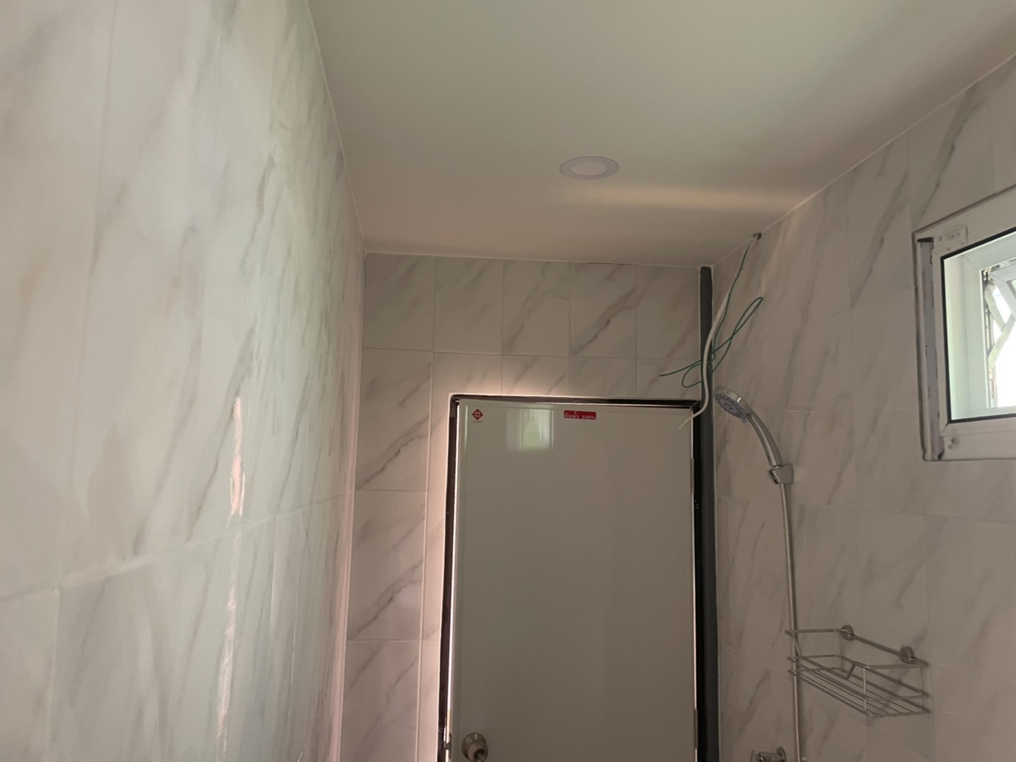 บ้านน็อคดาวน์ ขนาด 4*6 เมตร พร้อมระเบียง 2*3 เมตร 1 ห้องนอน 1ห้องน้ำ 1ห้องโถง