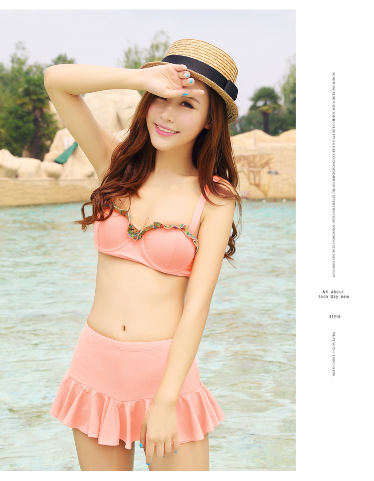 **พร้อมส่ง**ชุดว่ายบิกินี่ทูพีชเซ็ท 3 ชิ้น three-pieces สีส้มสลับเขียวเซ็กซี่ด้วยเสื้อคลุมผ้าลูกไม้ผูกโบว์ที่ไหล่ทั้ง 2 ข้าง ทำให้ดูน่ารัก sexy สวยเหมือนแบบค่ะ