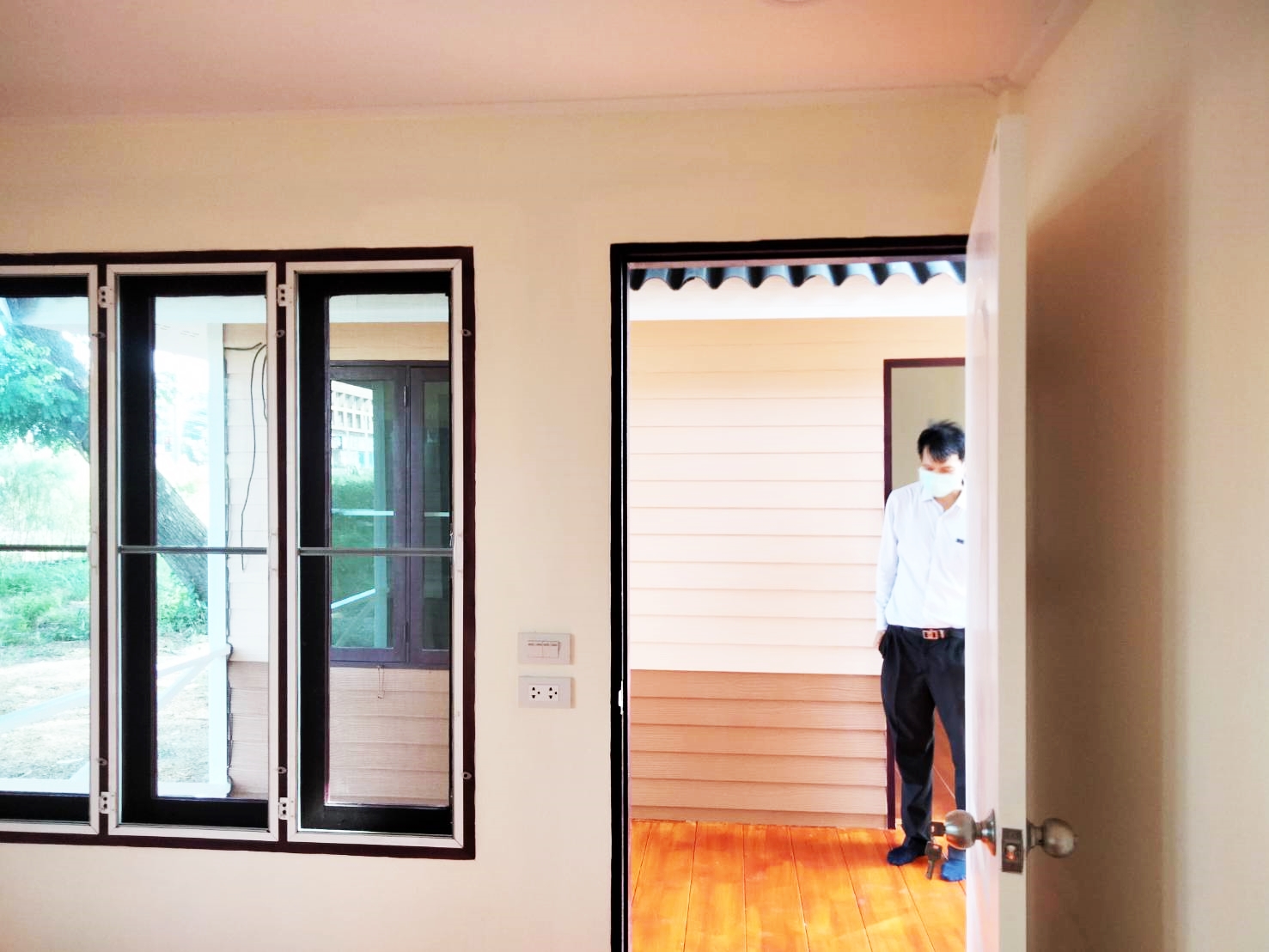 บ้านน็อคดาวน์ ขนาด 4*6 และ 3*4 พร้อมระเบียงกลางบ้าน