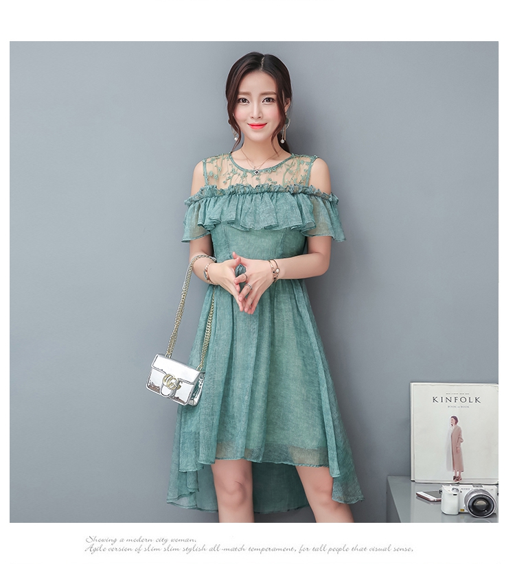 **หมดค่ะ**ดรสผ้าชีฟองเนื้อผ้ามีลายเส้นเหมือนแบบสีเขียว ช่วงไหล่เป็นผ้าลูกไม้ปัก ลายดอกไม้เล็กๆๆ เปิดไหล่ น่ารักมากค่ะ