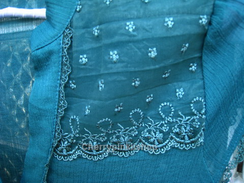 เสื้อแฟชั่น ชีฟอง สีเขียว มีลูกไม้ที่บ่า ผูกโบว์ที่เอว