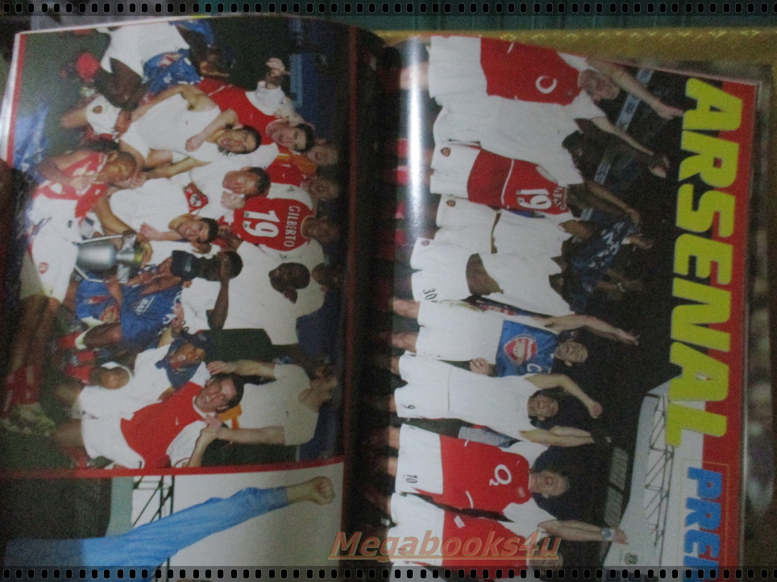 นิตยสารพรีเมียร์รายเดือน ฉบับที่11 ปี2547 มีโปสเตอร์ขนาดใหญ่ อาร์เซน่อล