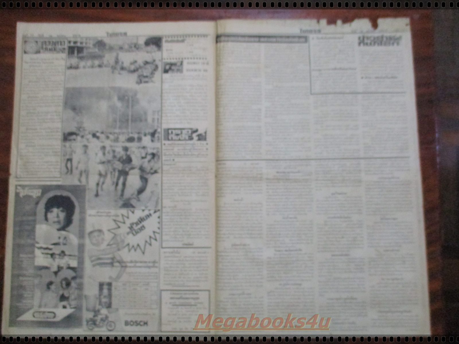 หนังสือพิมพ์ไทยรัฐ ฉบับแรกและหลัง วันที่16ตุลาคม2516 ประมวลภาพวันมหาวิปโยค ทั้ง2เล่มขาดหน้ากลาง1คู่ มีรอยฉีกขาดตามรูป