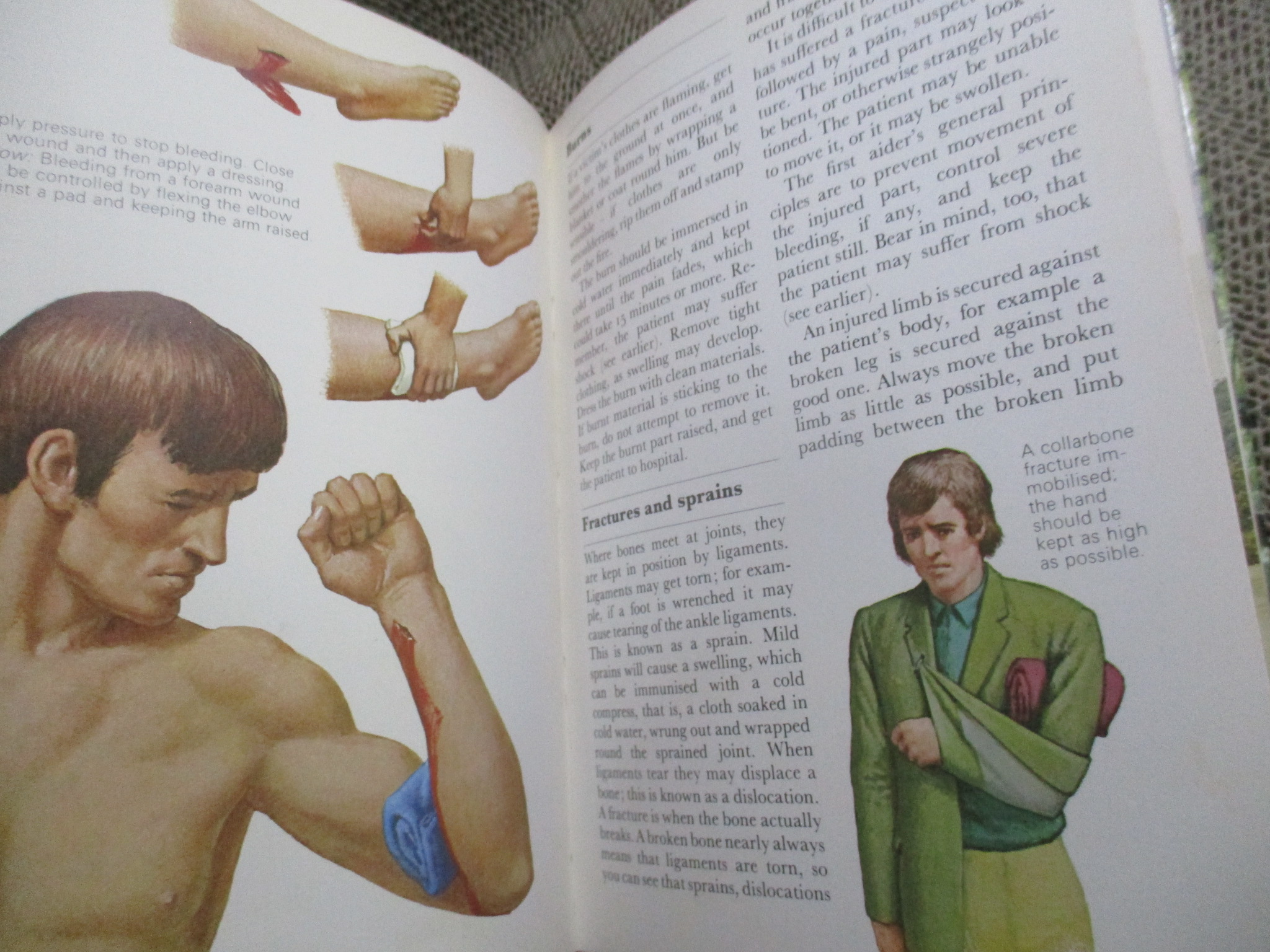 The Outdoor Handbook by Anon (Hardcover) / HAMLYN