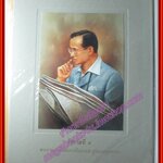 แผ่นภาพ พระบาทสมเด็จพระเจ้าอยู่หัว ภูมิพลอดุลยเดช รัชกาลที่9 ขนาดเต็มกรอบ 21.5x28 ซม. ขนาดรูปภาพ 12.5x17.5 ซม