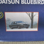 โบรชัวร์ แผ่นพับโฆษณา รถดัทสัน บูลเบิร์ด DATSUN BLUEBIRD / มีเขียนราคารถไว้ที่แผ่นหลัง