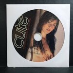 แผ่น CD เบื้องหลังนางแบบ นิตยสาร cute AUG.2005 / ความคมชัดตามยุคนั้นครับ