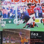 เวิร์ลด์ซอคเกอร์ ฉบับที่183 ปี2535 / สันถลอกหน่อย ภาพหน้ากลางเป็นคลื่นเล็กๆ