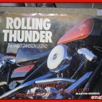 ตำนานรถ ฮาร์เล่ย์ เดวิดสัน ROLLING THUNDER THE HARLEY-DAVIDSON LEGEND ตำหนิ ปกนอกมีรอยขาดประมาณ 1 นิ้ว