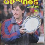 สตาร์ซอคเกอร์ ฉบับที่0446 ปี2529 เคนนี่ ดัลกลิช ชูรางวัล