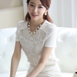 **หมดค่ะ**เสื้อชีฟองสีขาวแขนสั้น ดีเทลตกแต่งลูกไม้ลายดอกไม้สีขาวผสมทอง ติดซิปด้านหลัง มีซับใน สวยคุณภาพดีเหมือนแบบค่ะ