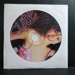 แผ่น CD เบื้องหลังนางแบบ นิตยสาร cute OCT.2005 / ความคมชัดตามยุคนั้นครับ