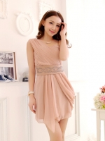 ***พร้อมส่ง***เดรสผ้าชีฟองสีเบจจับจีบ แต่งเบี่ยงที่ไหล่ ปักลูกปัดที่เอว ติดซิปด้านหลัง กระโปรงตัดป้ายสวยเหมือนแบบค่ะ