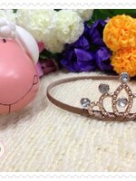 **พร้อมส่ง**มงกุฎเพชรประดับมุก ประดับผมแบบไม้คาดผม ใส่แบบครอบผมหรือคาดผมก็ได้ค่ะ สำหรับใส่เป็นพร็อพประกอบชุดสไตล์เจ้าหญิง หรือนางฟ้าหรือเดินขบวนพาเหรด สวยมากๆค่ะ