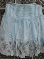 กระโปรงสีฟ้า ปลายปักดอกไม้สวยงามหวาน