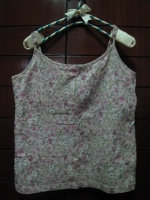 เสื้อยืดสายเดี่ยว ลายดอกไม้ สีชมพูม่วงอ่อน ยี่ห้อ Gap แท้ๆ สภาพเยี่ยมจ้า