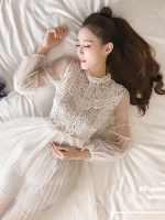 **หมดค่ะ**เดรสตัวเสื้อผ้าลูกไม้สีครีม แต่งรอบคอเสื้อ หน้าอก และเอวด้วยผ้าถักโครเชต์สีครีม สวยมากๆเลยคะ