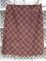 กระโปรงลูกฟูกสีน้ำตาล ลายตาราง ผ่าข้าง สวย