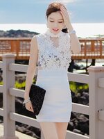 **หมดค่ะ**เดรสสั้นออกงาน ผ้าพืื้นสีขาวแขนกุด ดีเทลช่วงซีทรูช่วงอกตกแต่งดอกไม้ ติดซิปด้านหลัง เหมือนแบบใส่แล้วดูหรูมากๆค่ะ