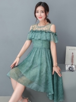 **หมดค่ะ**ดรสผ้าชีฟองเนื้อผ้ามีลายเส้นเหมือนแบบสีเขียว ช่วงไหล่เป็นผ้าลูกไม้ปัก ลายดอกไม้เล็กๆๆ เปิดไหล่ น่ารักมากค่ะ