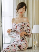 **หมดค่ะ**เดรสผ้าคอตตอนผสมพื้นสีขาว พิมพ์ลายดอกไม้โทนสีน้ำตาลแดง เดรสเปิดไหล่ ทรงตรงสอบ เข้ารูปช่วงเอว สวยมากๆค่ะ