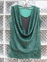 เสื้อแขนกุด สีเขียว สวยใส่สบาย