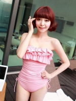 **พร้อมส่งค่ะ**บิกินี่ชุดว่ายน้ำวันพีช one piece สีชมพูแต่งระบายที่หน้าอกฉลุลายลูกไม้ สลับผ้ายืดด้านหน้าเนื้อนุ่ม ด้านข้างแต่งดีเทลผูกโบว์ทั้ง 2 ข้างค่ะ สวยเหมือนแบบค่ะ