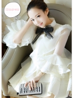 ***หมดค่ะ***เสื้อผ้าแก้วสีครีม แต่งระบายที่คอติดกระดุมผ่าหน้าแขนแต่งระบายสวยเหมือนแบบ 100%ค่ะ