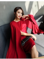 **หมดค่ะ** เดรสผ้าโพลีเอสเตอร์ผสมเนื้อดีสีแดง ทรงตรงสอบ เข้ารูปช่วงเอว ยาวคลุมเข่า ดีไซน์เก๋ สวยมากๆค่ะ