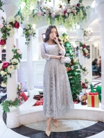 **หมดค่ะ** เดรสราตรียาวออกงานสุดหรู สีเทา แขนยาวสีส่วน ตัวชุดเป็นโปร่งแต่งด้วยดิ้นเล็กๆๆสีเงิน เป็นลวดลายดอกไม้ งานพรีเมียม สวยมากๆค่ะ