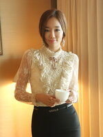 ***พร้อมส่ง***เสื้อแฟชั่นผ้าลูกไม้สีทองแขนยาว ช่วงหน้าอกแต่งระบายลูกไม้ปักมุก ติดโบว์สีน้ำตาล มีซับในสวยเหมือนแบบค่ะ