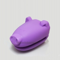 ถุงมือซิลิโคนจับของร้อนหรือเย็นรูปหมูน่ารักค่ะ