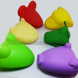 ถุงมือจับของร้อนหรือเย็นทำจากซิลิโคนค่ะ เป็นรูปสัตว์น่ารักๆ จ้ะ