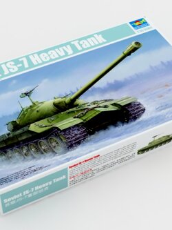 1/35 Soviet JS-7 Heavy Tank