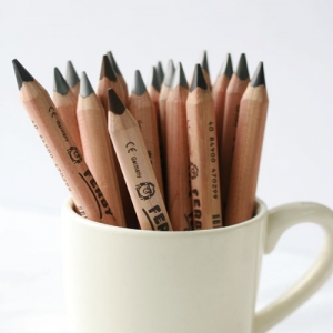 ดินสอดำสามเหลี่ยม