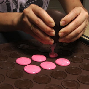 อุปกรณ์ทำมาการอง